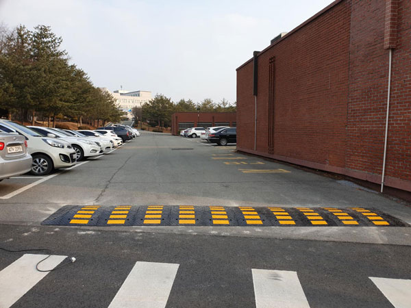 Gờ giảm tốc dạng lắp ráp 2000mm Hi Q SHTQ 2M 2